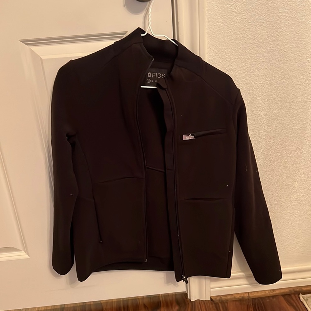 Brand new Black FIGS fleece jacket. Size XS.